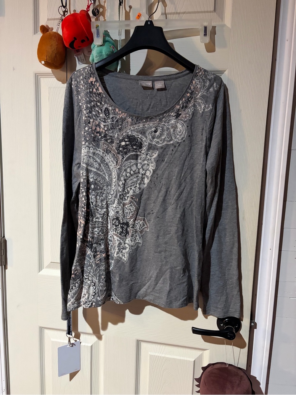 Chico's Gray Long-Sleeve Paisley Scoop Neck Tee